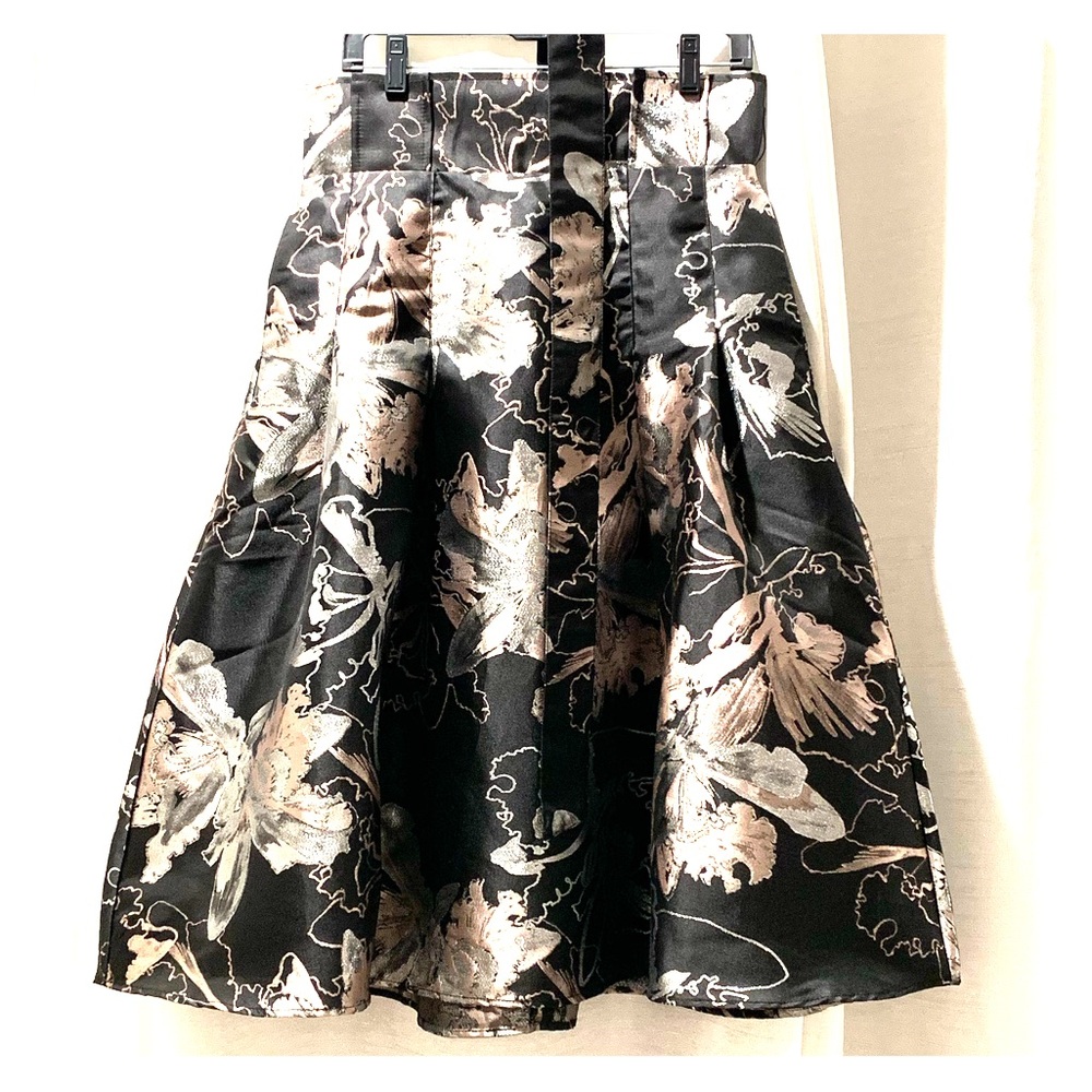 New York & Company Full & Pleated Skirt